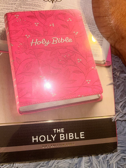 KJV The Holy Bible Pink (Gift Edition Bible)